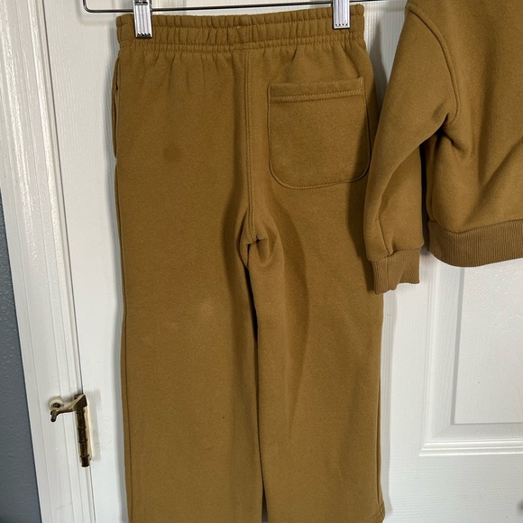 Cozi Toddler Girl Sweatshirt and Pants - Picture 3 of 4